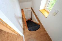 Ferienhaus Hösel - Treppenaufgang zum Schlafzimmer im Obergeschoss
